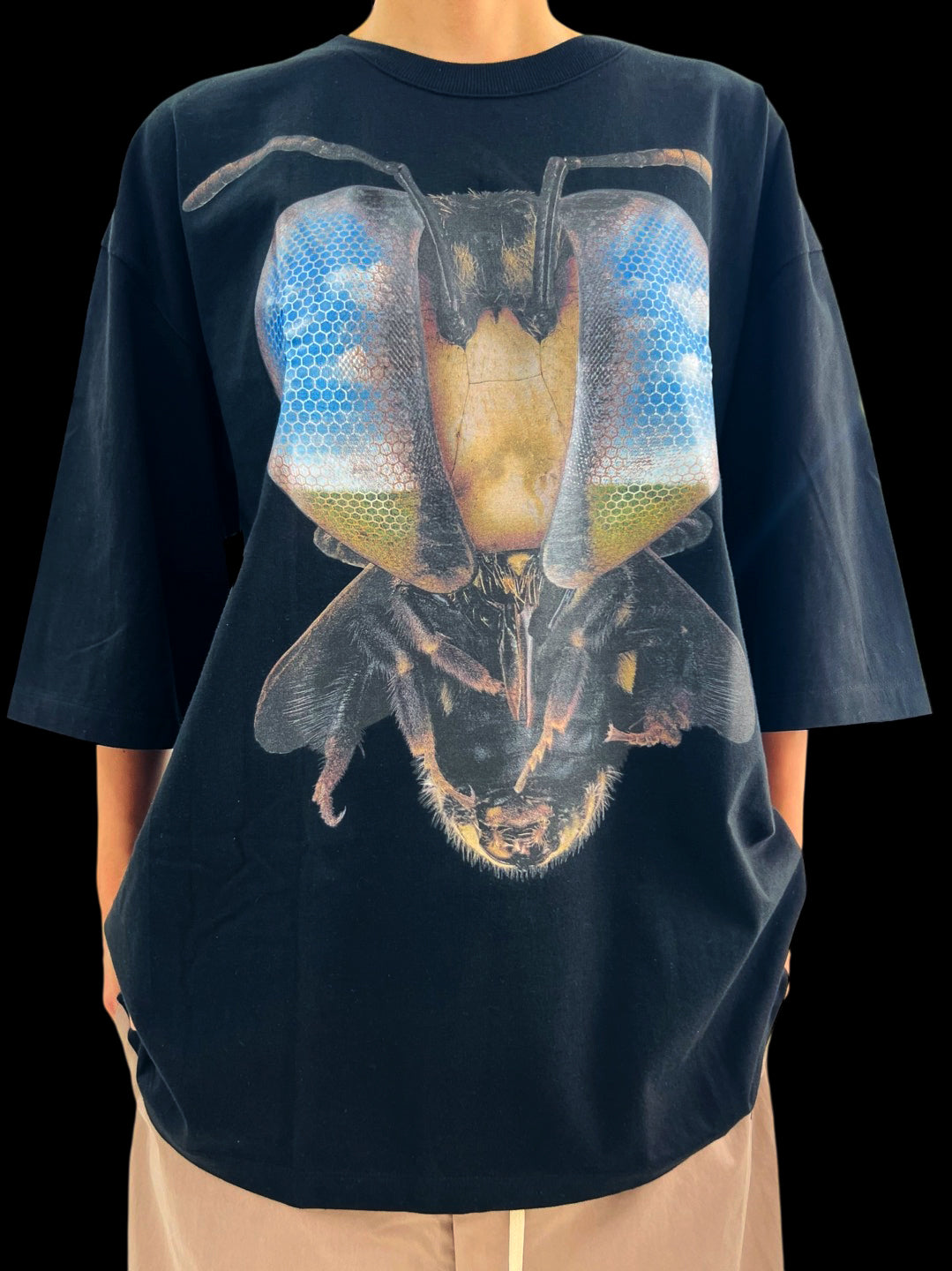 BEE T-SHIRT BLACK – LOOLA KOOLA