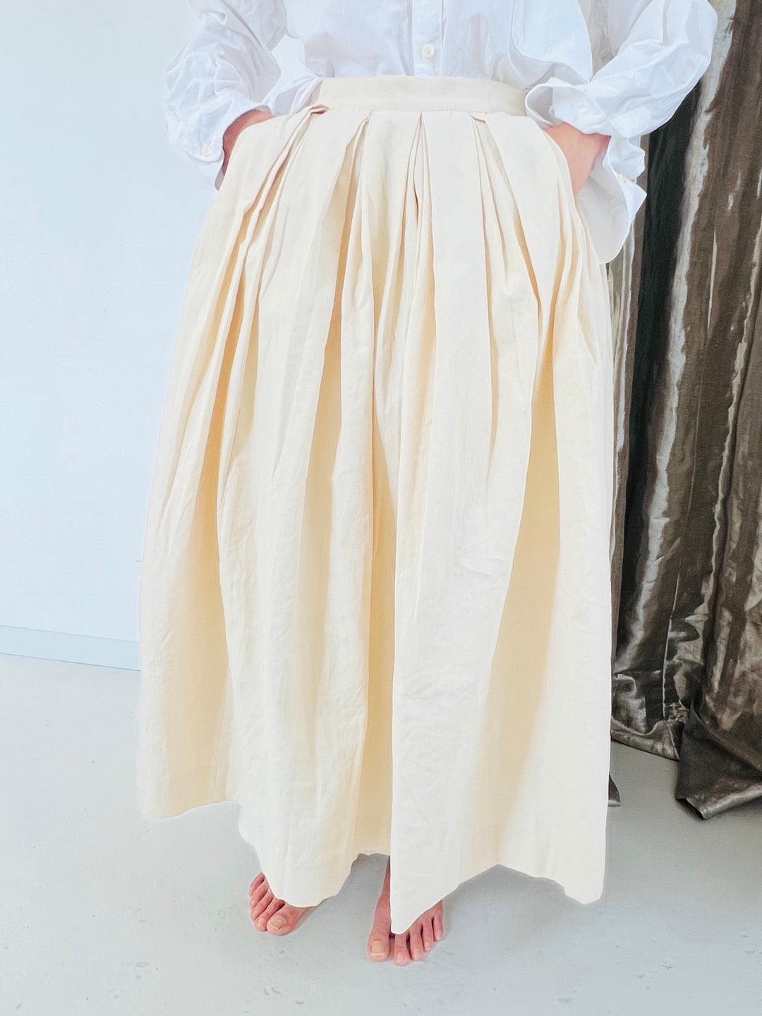 BORN TUCK SKIRT IVORY